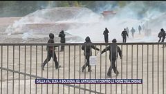 Dalla Val Susa a Bologna, gli antagonisti contro le forze dell'ordine
