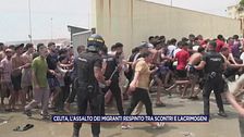 Ceuta: l'assalto dei migranti respinto tra scontri e lacrimogeni