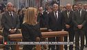 Un discutibile estremo saluto