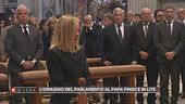 Un discutibile estremo saluto