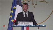 Emmanuel Macron punta il dito