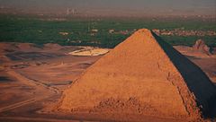 Ep. 9 - La misteriosa piramide romboidale