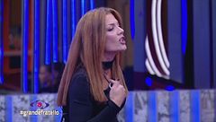 Valentina contro le ragazze della Casa