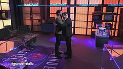 Omer Elomari riabbraccia il fratello dopo più di un anno