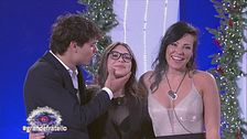 Una dolce sorpresa per Francesca Carrara: la figlia la aspetta in passerella
