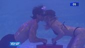 Sfida in piscina: baci in apnea