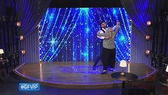 Raimondo balla un valzer con la mamma di Francesca