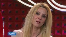 Un momento difficile per Adriana