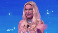 Un ritorno "stellare": Valeria Marini è tornata nella Casa