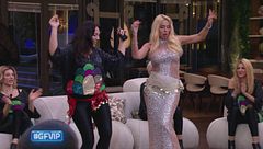 Francesca e Valeria improvvisano una danza del ventre