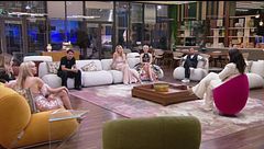 Tutti contro Francesca Manzini