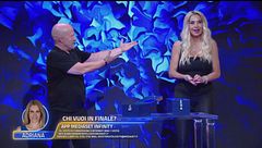 Il numero di magia di Marco Berry con Valeria Marini