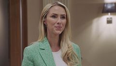 Larissa arriva al Fürstenhof