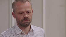 Erik racconta la verità a Larissa