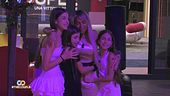 Laura Maddaloni incontra le figlie Rosy, Janet e Jane