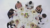 Serata in White Room: una cena speciale per quattro coppie