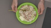 Le coppie preparano un gustoso pranzo