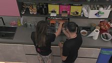 Pausa caffè di coppia per Manila Nazzaro e Stefano Oradei