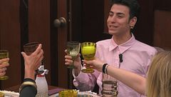 Comincia la cena regalo in Privé