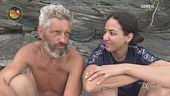 Chiacchiere in riva al mare tra Omar Fantini e la sua compagna Zahra