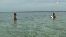 I Naufraghi si esercitano per la prova in apnea