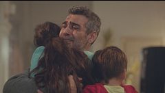 Nisan e Doruk riabbracciano il padre Sarp