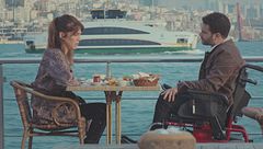 Ceyda si confida con Raif