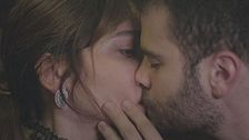 Il bacio tra Ceyda e Raif