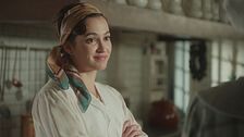 Catalina saluta la servitù