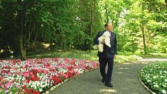 Silvio Berlusconi: un politico ed editore umano e felice