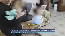 Neonata rapita a Cosenza, le immagini dell'arrivo a casa