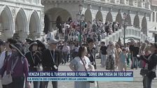 Venezia contro il turismo morti e fuggi: "Serve una tassa da 100 euro"