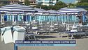 Estate amara a Riccione, ombrelloni chiusi e lettini vuoti