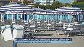 Estate amara a Riccione, ombrelloni chiusi e lettini vuoti