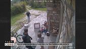 Giù le mani dai bimbi: il caso dell'altra famiglia nel bosco