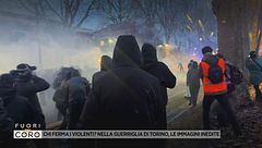 Chi ferma i violenti? Nella guerriglia di Torino, le immagini inedite