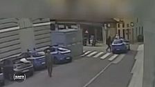Sparò e uccise due poliziotti in questura a Trieste