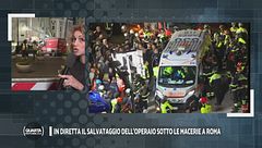 In diretta il salvataggio dell'operario sotto le macerie a Roma