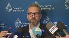 Bologna, i legami tra i centri sociali violenti e il PD