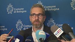 Bologna, i legami tra i centri sociali violenti e il PD