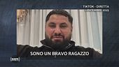 Cicalone picchiato, il suo aggressore lo sbeffeggia sui social
