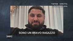 Cicalone picchiato, il suo aggressore lo sbeffeggia sui social