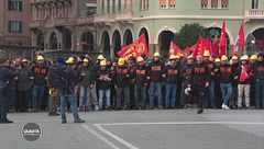 I sindacalisti della Fiom diventano violenti