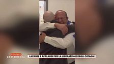 Lacrime e applausi per la liberazione degli ostaggi