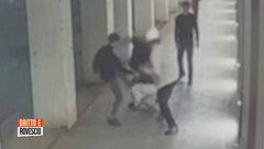 Choc a Milano, accoltellato per 50 euro