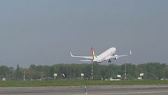 Caro carburanti e voli a rischio, l'allarme per gli italiani