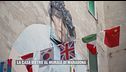 La casa dietro al murale di Maradona