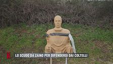 Lo scudo da zaino per difendersi dai coltelli