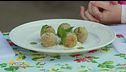 Polpette di lenticchie, salsa tzatsiki e pesto di menta