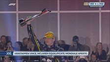 Verstappen vince, McLaren squalificate